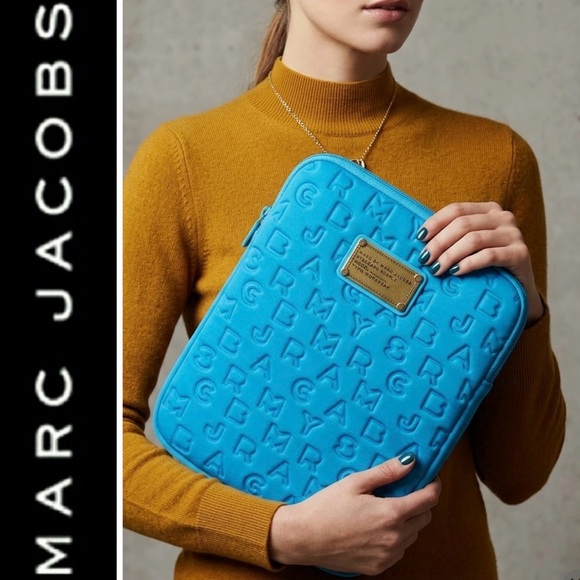 Marc Jacobs Accessories - 🆕 Marc by Marc Jacobs Accessory Sleeve